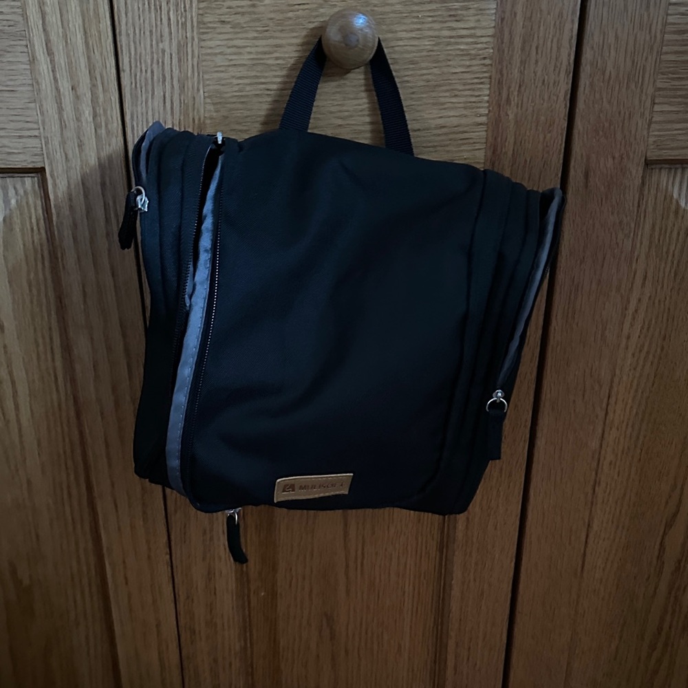 Black toiletries Travel Bag